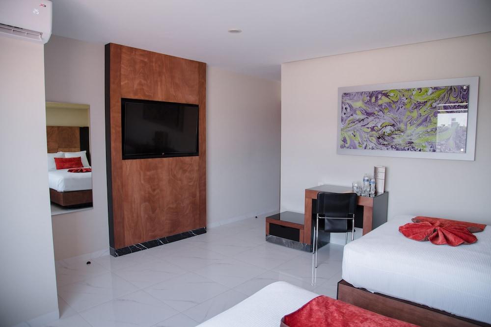 Hotel Dali Plaza Ejecutivo Гвадалахара Экстерьер фото